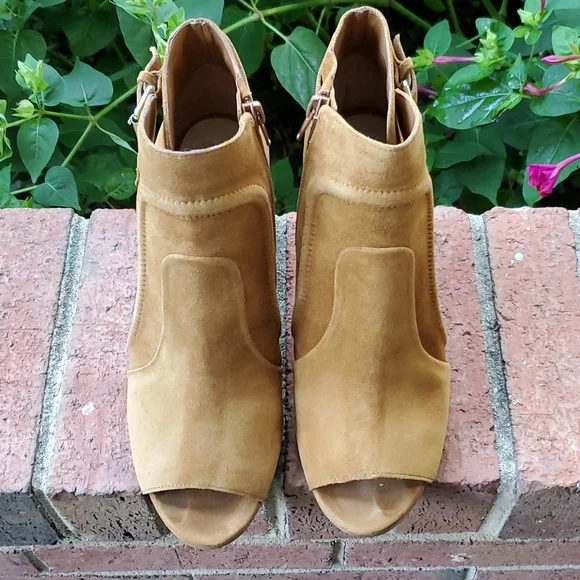 VC suede peep toe heels- sz. 9.5 - Picture 3 of 9